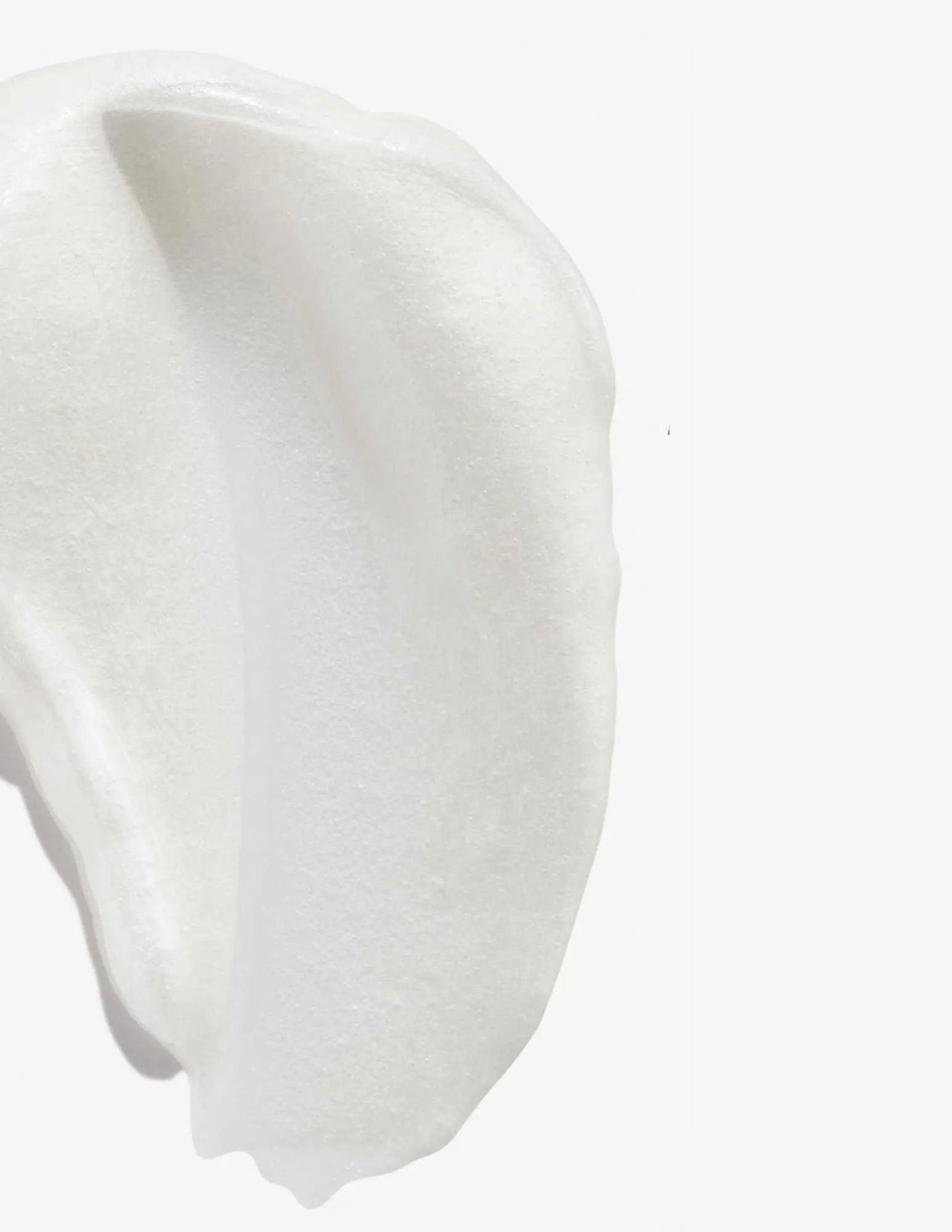 Creamy texture of Redken Color Extend Magnetics Conditioner on a white background. Ideal for color-treated hair.