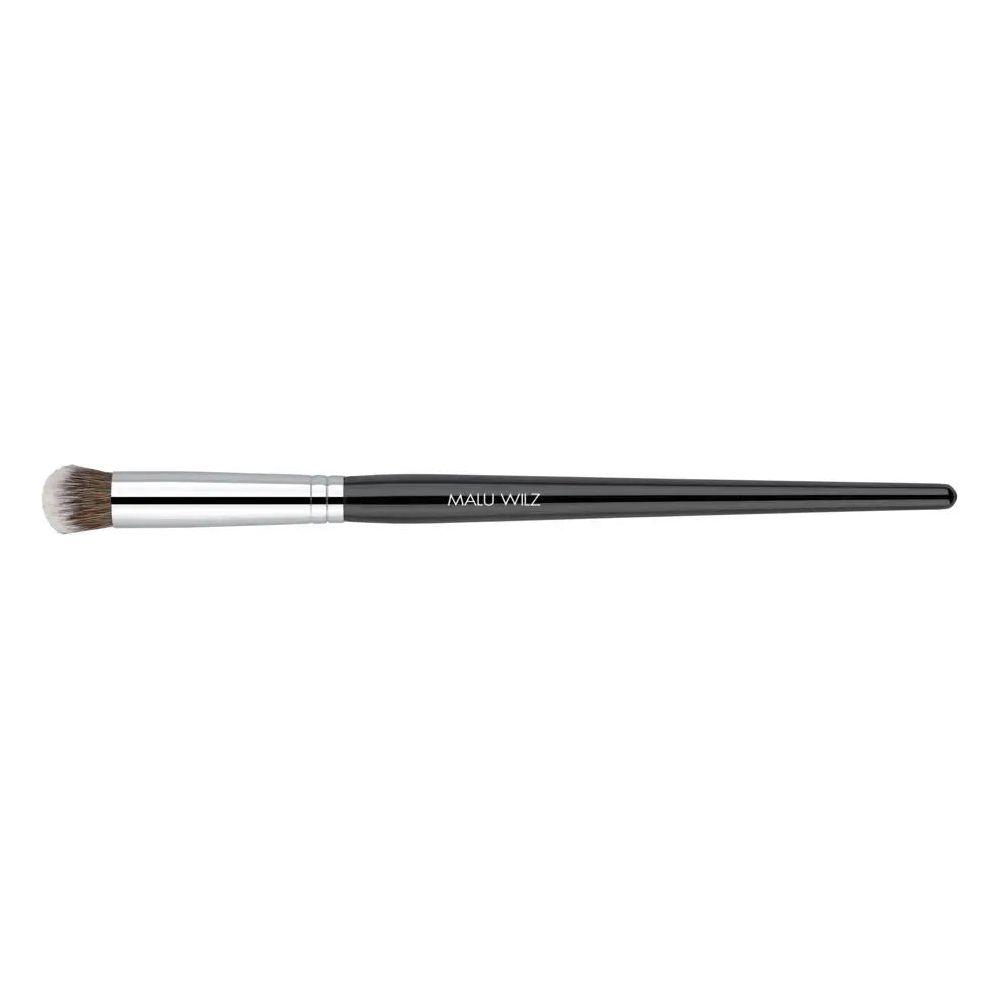 Malu Wilz Concealer Brush with synthetic bristles and ergonomic handle for seamless makeup application.