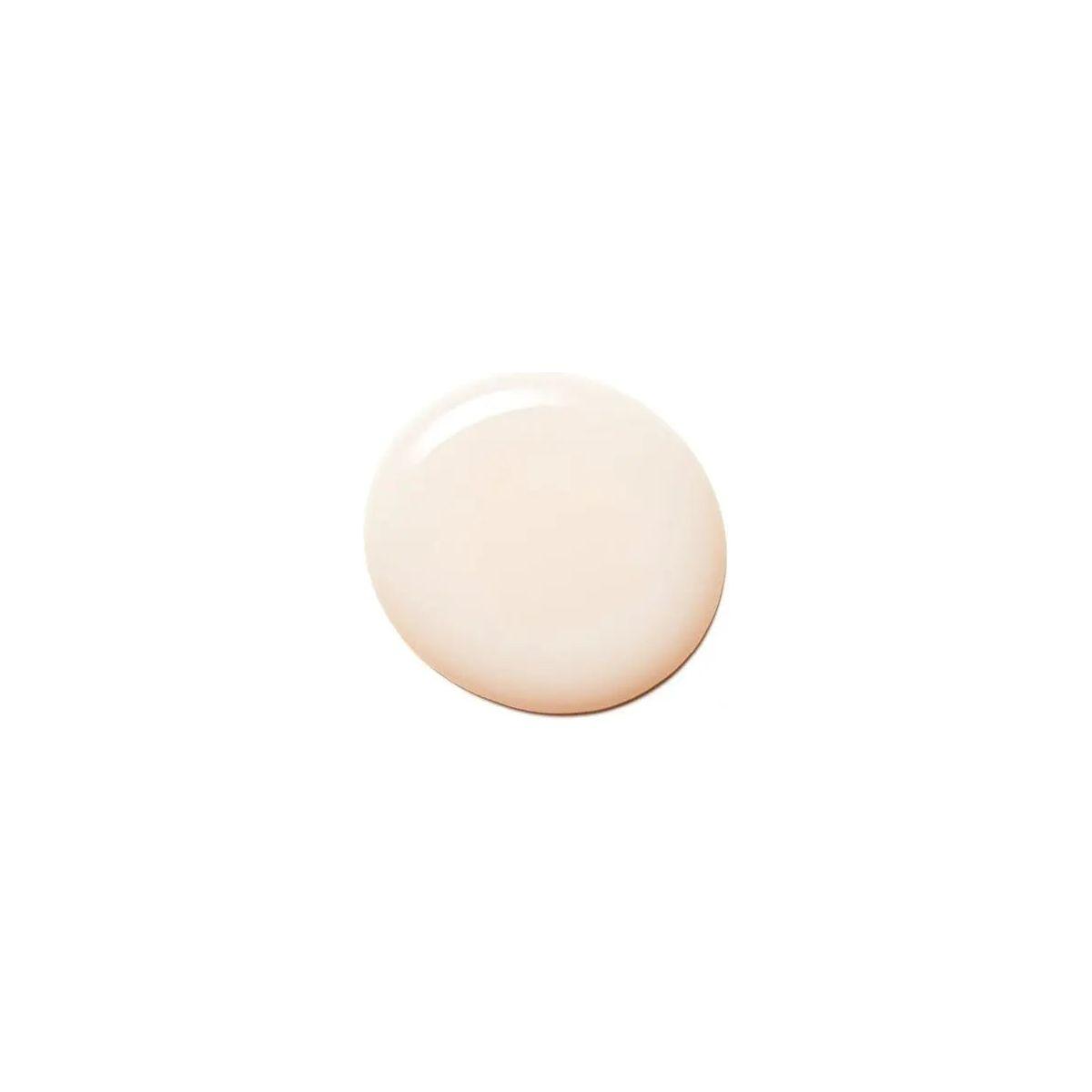 Creamy texture of Moroccanoil Hydrating Shampoo for enhancing hair hydration and manageability.