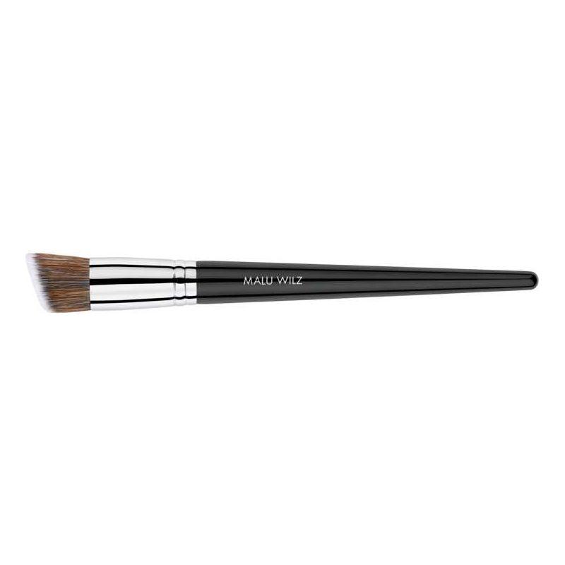 Malu Wilz Professional Foundation Brush for flawless application of liquid and cream foundation.
