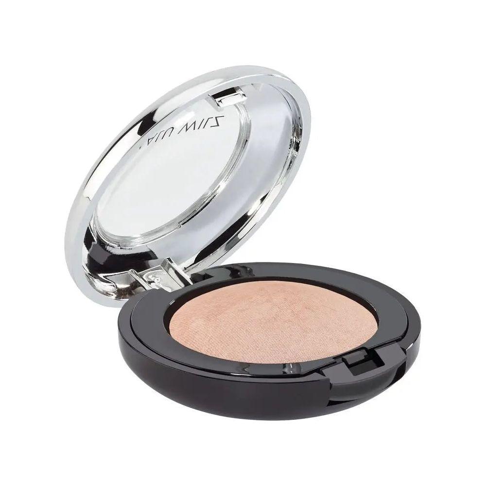 Malu Wilz Rose Illuminator powder in a sleek compact, showcasing a rose-hued formula for radiant skin glow.