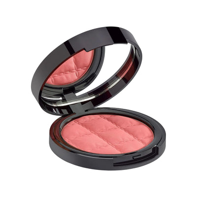 Malu Wilz Satin Glow Blush in compact with pink satin finish for a radiant, glowing complexion. 10gr size.