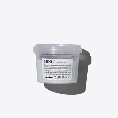 75 ml Davines MINU hair conditioner tub on white background for volume and shine.