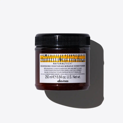 Nourishing Vegetarian Miracle Conditioner by Davines, 250 ml jar for moisturizing dry and brittle hair.
