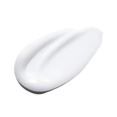 Smooth texture of Kerastase Thermique Régénérant heat-protectant hair treatment cream.